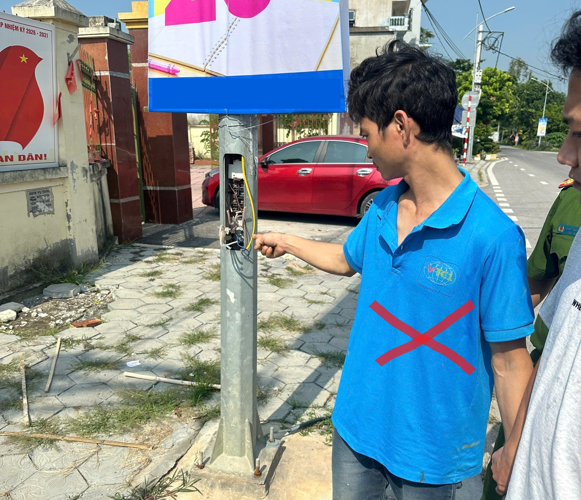 Công an xã Gia Lộc bắt giữ đối tượng trộm cắp dây cáp điện trong 22 cột đèn đường
